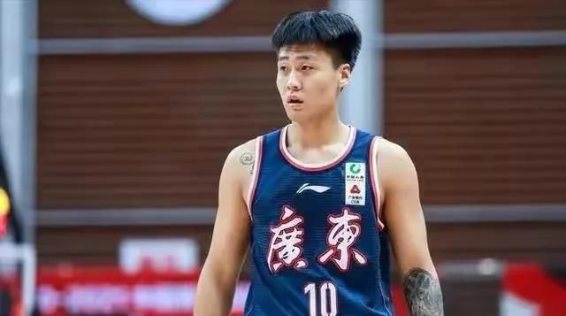 第51分钟，亚马尔禁区内劲射击中横梁弹出。